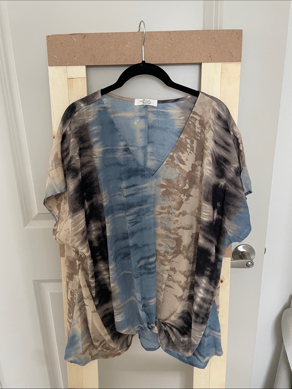 Relaxed V-Neck Tie-Dye Tunic in Blue, Taupe & Charcoal